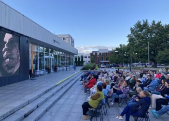 Priešpaskutinis seansas: marijampoliečiai stebėjo dokumentinį filmą „Mamutų medžioklė“ / Jurgio Švedo nuotr.