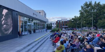 Priešpaskutinis seansas: marijampoliečiai stebėjo dokumentinį filmą „Mamutų medžioklė“ / Jurgio Švedo nuotr.
