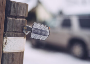 Kazlų Rūdoje neblaivus ir be teisių vairavęs vyras rėžėsi į tvorą