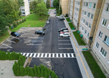 Atnaujinta automobilių stovėjimo aikštelė Kokolos gatvėje