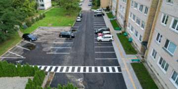 Atnaujinta automobilių stovėjimo aikštelė Kokolos gatvėje