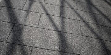 Vasaros suknelių audiniai: Linas, muslinas ar viskozė?