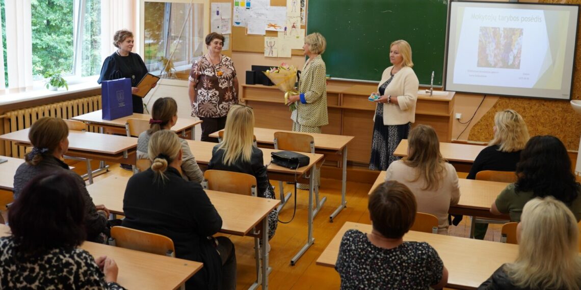 Atsisveikinta su Vilkaviškio r. Sūdavos pagrindinės mokyklos direktore ir mokytoja