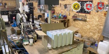 Išaiškintas pogrindinis klastotų cigarečių gamybos fabrikas Kauno mieste