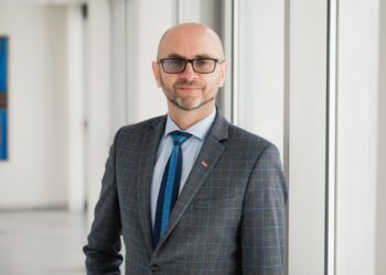 Iš Ąžuolų Būdos – į akademines aukštumas: žvilgsnis į MRU profesoriaus L. Selmistraičio karjeros kelią