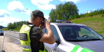 Moldovos pilietis pasieniečiams įkliuvo su vairuotojo pažymėjimo klastote