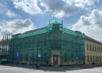 Pradedami Kalvarijos savivaldybės administracijos pastato fasado tvarkybos darbai