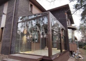 Vasaros suknelių audiniai: Linas, muslinas ar viskozė?