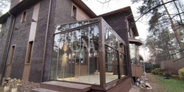 Vasaros suknelių audiniai: Linas, muslinas ar viskozė?