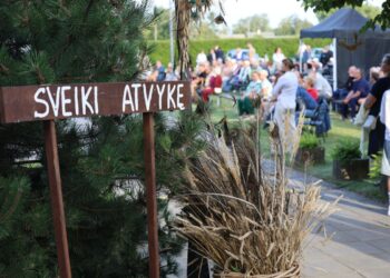 Nuo liaudiškų dainų iki lazerių šou – nepamirštamas Meškučių vakaras