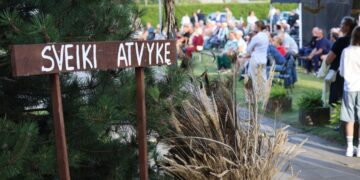 Nuo liaudiškų dainų iki lazerių šou – nepamirštamas Meškučių vakaras