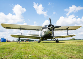 Parašiutų sporto šventė Sasnavos aerodrome: garbinga istorija, adrenalinas ore ir bendrystė ant žemės