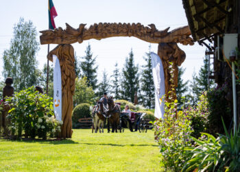 Tautkaičiuose paminėta jubiliejinė Klojimo teatrų šventė „Žolinė–75“