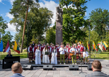 Jautriai paminėta Europos dienos stalinizmo ir nacizmo aukoms atminti bei Baltijos kelio diena