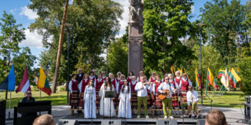Jautriai paminėta Europos dienos stalinizmo ir nacizmo aukoms atminti bei Baltijos kelio diena