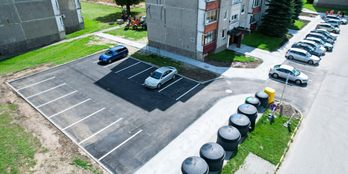 Mokolų gatvėje 63, baigti darbai, kurių metu įrengta nauja automobilių stovėjimo aikštelė