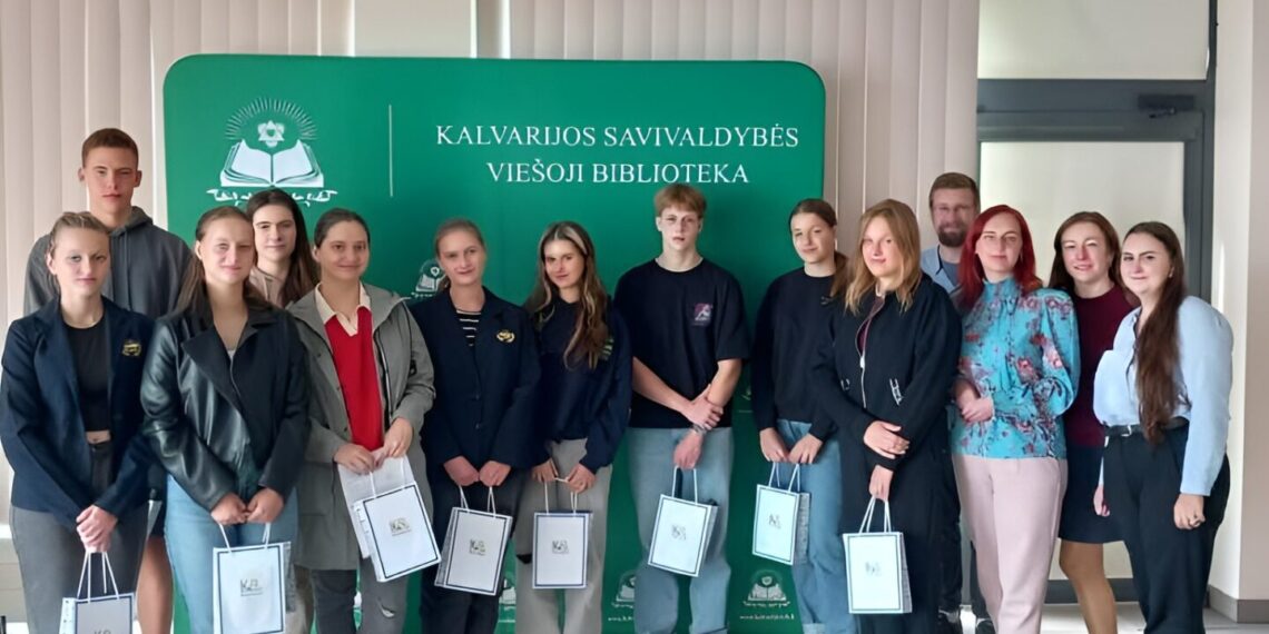 Savanoriai susitiko Kalvarijos viešojoje bibliotekoje: aptarė šventes ir ateities planus