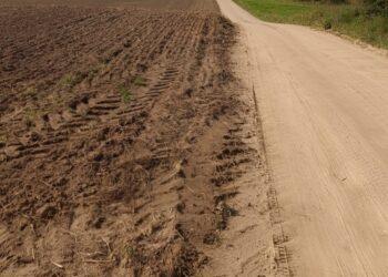 Technika dažnai sugadina ar teršia kelią ar kelio pakraščius