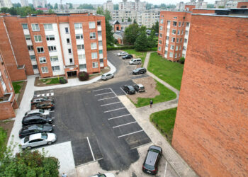 Patogesnė kasdienybė: baigti Mokolų g. automobilių aikštelės atnaujinimo darbai