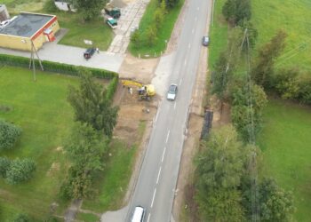 Baltrušiuose pradėti pėsčiųjų pėrėjos įrengimo darbai