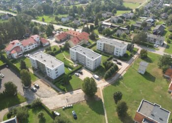 Prasidėjo daugiabučių kiemų tvarkymo darbai Lekėčiuose