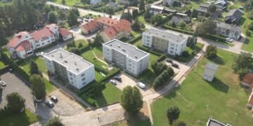 Prasidėjo daugiabučių kiemų tvarkymo darbai Lekėčiuose