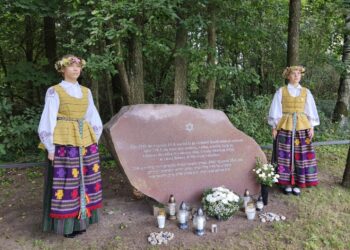 Baltrušiuose vyko kasmetinė atminties ceremonija pagerbiant Holokausto aukas