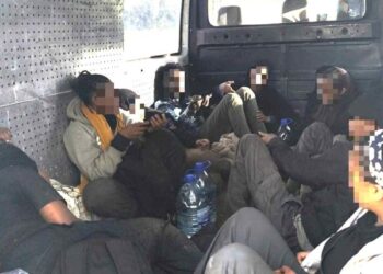 Dešimties afrikiečių neteisėtą kelionę į Vakarų Europą pasieniečiai nutraukė Kauno rajone