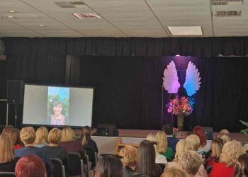 Pasveikinti mokytojai, socialiniai darbuotojai ir policijos pareigūnai