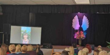 Pasveikinti mokytojai, socialiniai darbuotojai ir policijos pareigūnai