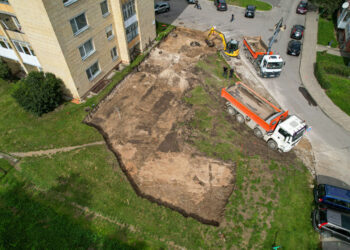 Vytauto gatvėje pradedami naujos automobilių aikštelės įrengimo darbai