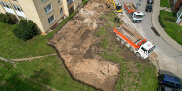 Vytauto gatvėje pradedami naujos automobilių aikštelės įrengimo darbai