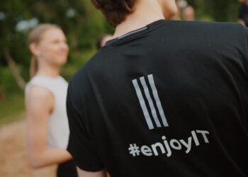 NIS2 direktyva: kaip ji skirtingai veikia mažas ir dideles įmones?