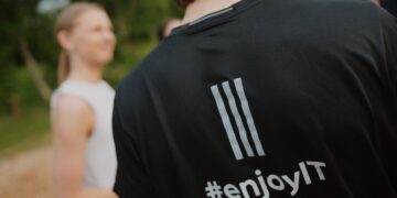 NIS2 direktyva: kaip ji skirtingai veikia mažas ir dideles įmones?