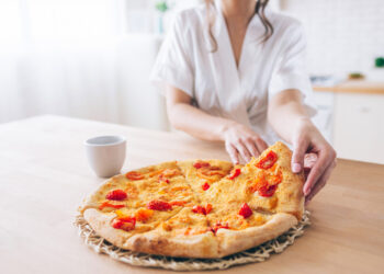 Namų picerija: kaip išsikepti tobulą picą su minkštu padu