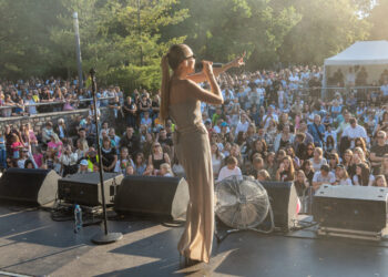 ATGAL Į MOKYKLĄ: kai Poezijos parką užlieja tūkstančiai šypsenų