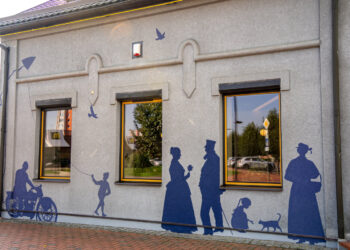 Istoriniai Marijampolės miesto šešėliai atgimė ant restobaro „Kampas“ sienos