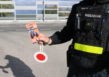 Prevencinės priemonės metu vairuotojams dalinti ultragarsiniai švilpukai