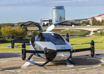 Pirmasis pasaulyje skraidantis automobilis jau Lietuvoje