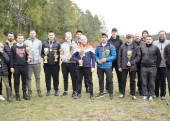 Kazlų Rūdos diskgolfo lygos „Sporto centro Taurė‘ 2025“ nugalėtojai – Mantas Kopūstinskas ir Laurynas Beliauskas