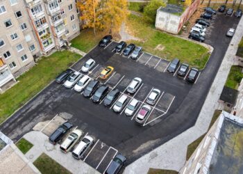 Kauno gatvėje atnaujintos stovėjimo aikštelės