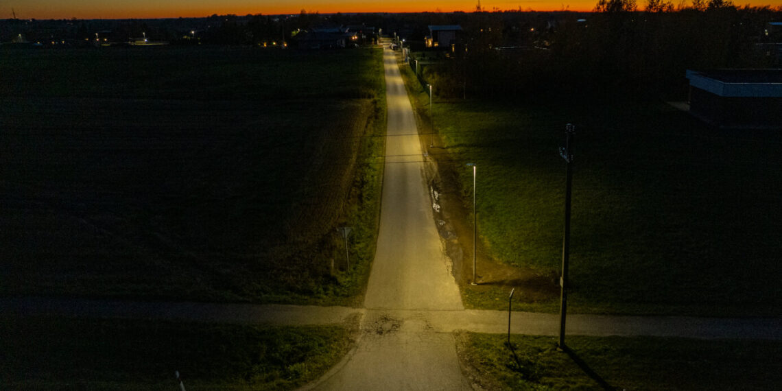 Nuo šiol dar viena Marijampolės gatvė šviesesnė ir saugesnė