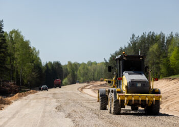„Via Lietuva“: Lietuvoje įsibėgėja žvyrkelių asfaltavimo darbai – Šakių rajone pradedamas kelio Kiduliai–Gerdžiūnai kapitalinis remontas