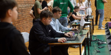 Technologijų šventė Ready4Tech suvienijo jaunimą, mokslą ir inovacijas