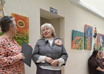 Šakiuose surengta Kristinos Olechienės tapybos ir tekstilinių angelų paroda