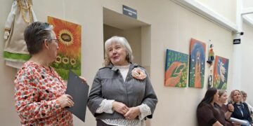 Šakiuose surengta Kristinos Olechienės tapybos ir tekstilinių angelų paroda