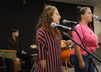 Vokalinis ansamblis „Balti vėjai“ pakvietė marijampoliečius pažvelgti į kūrybinius užkulisius