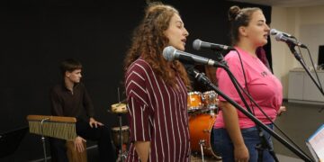 Vokalinis ansamblis „Balti vėjai“ pakvietė marijampoliečius pažvelgti į kūrybinius užkulisius