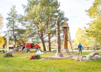 Ramybės parkas pasipildo naujais tautodailės kūriniais