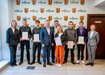 Marijampolėje pagerbtas gabus jaunimas: įteiktos vardinės stipendijos siekiantiems žinių